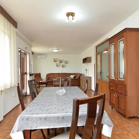 Fuer 5 Personen Ca 90 Qm In Rovinj, Istrien Istrische Riviera Apartment *