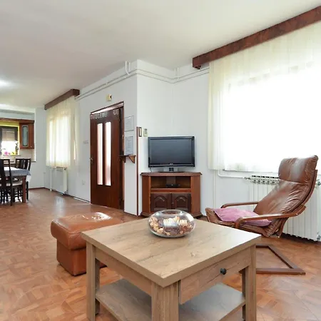 Apartment Fuer 5 Personen Ca 90 Qm In Rovinj, Istrien Istrische Riviera *